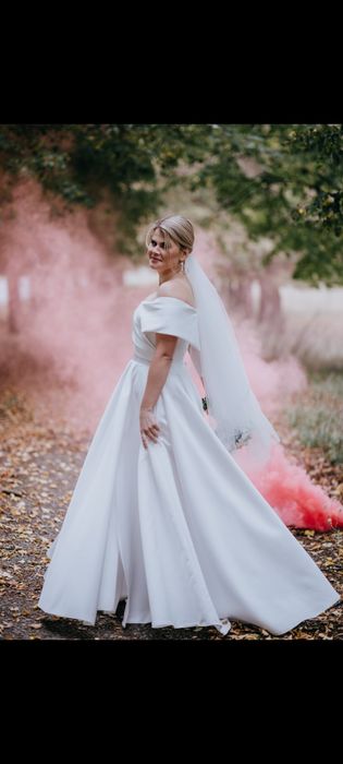 Продаю весільну сукню