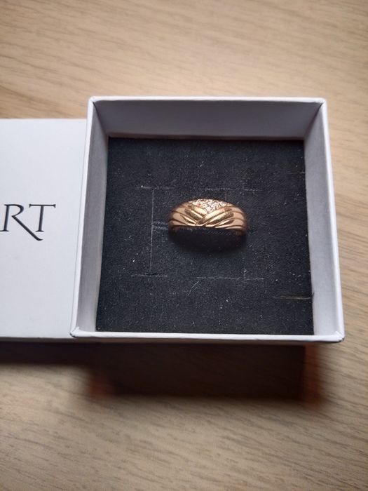 Złoty pierścionek z cyrkoniami pr.585