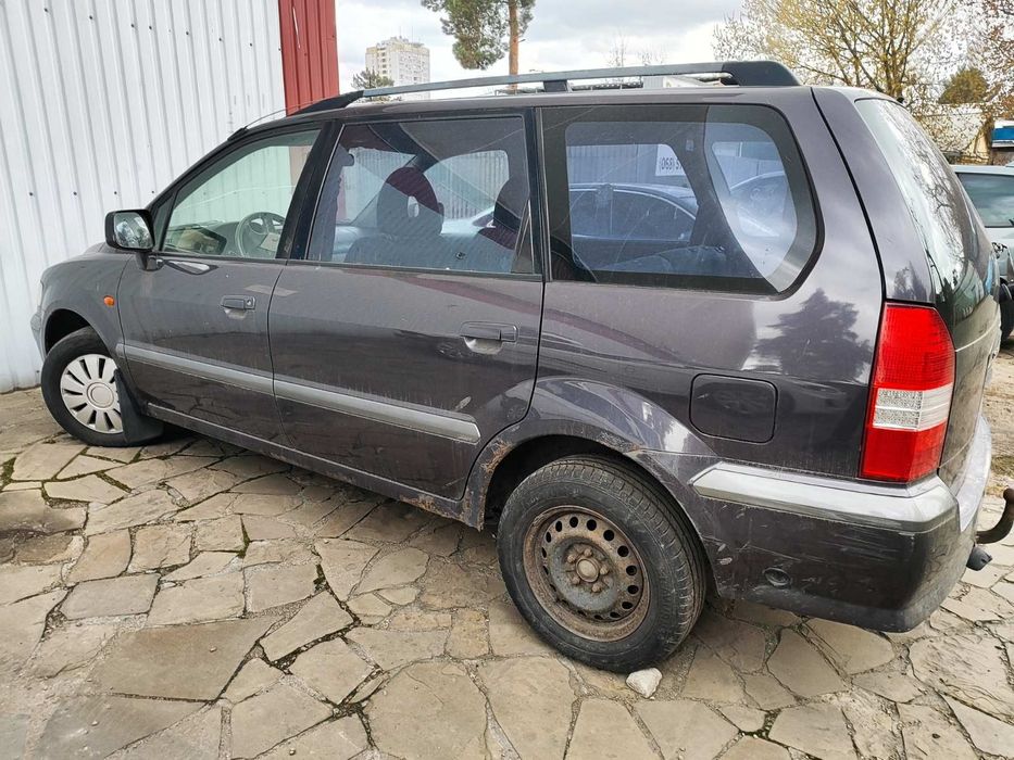 Mitsubishi space wagon