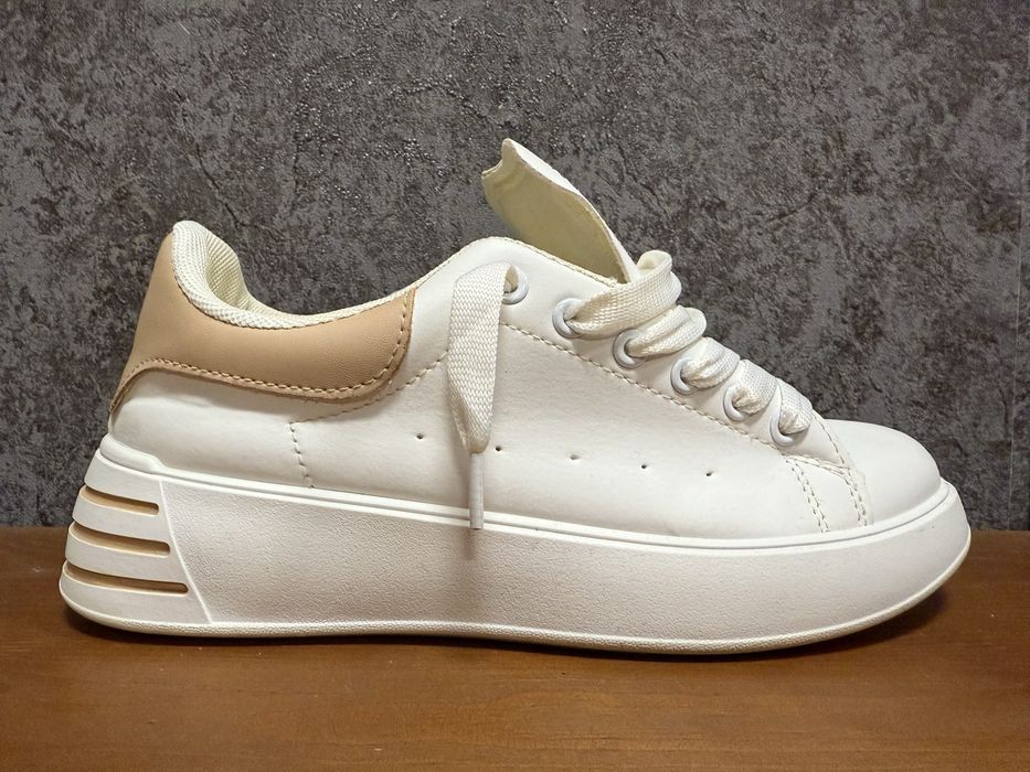 Стильні кросівки-кеди під штани та спідницю