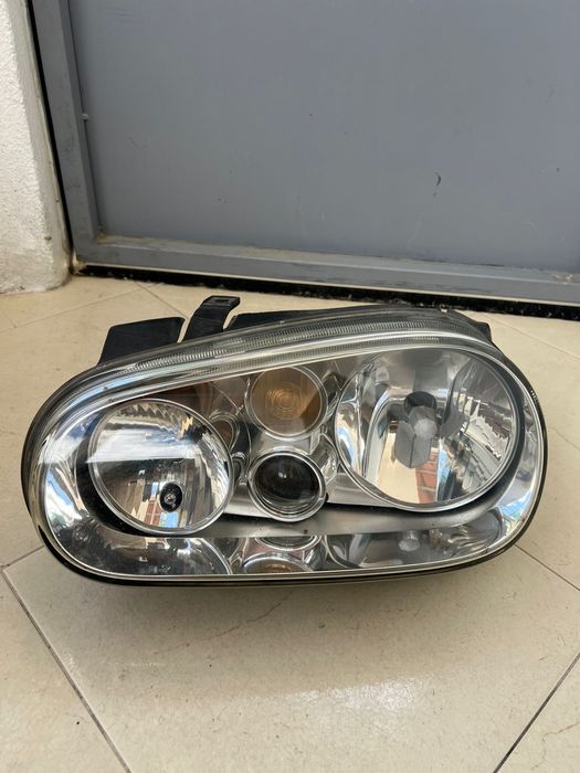 Farol VW Golf IV c/ nevoeiro
