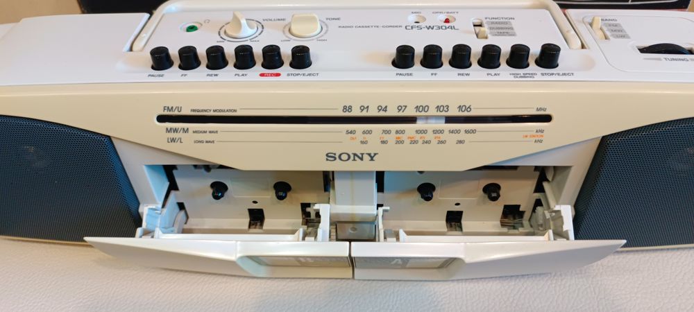 SONY CFS-W304L в хорошем состоянии.