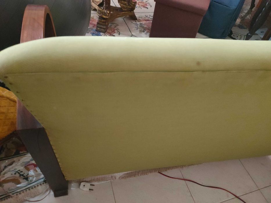 Vendo sofá de 3 lugares e uma cadeira de braços estilo Vintage