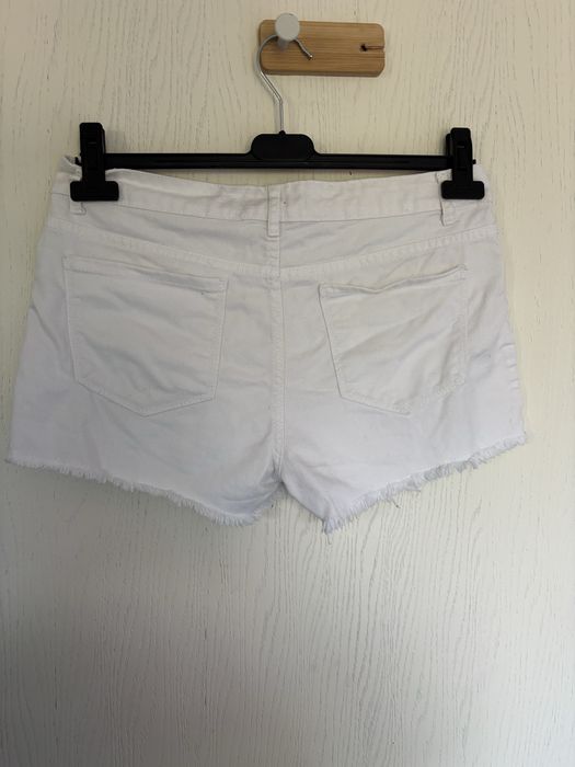 Biale letnie jeansowe spodenki w stanie bardzo dobrym