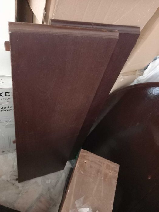 Mesa de Jantar em Mogno Maciço – Redonda e Extensível (Fica Oval)