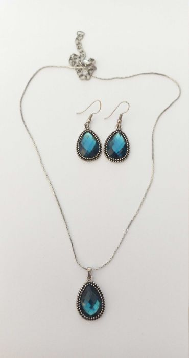 Conjunto colar e brincos em excelente estado