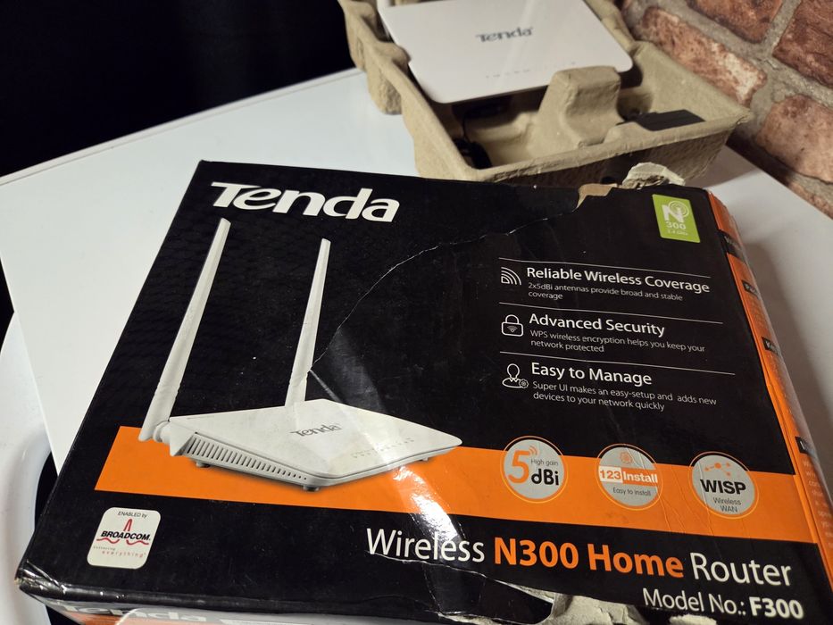Router Tenda F300