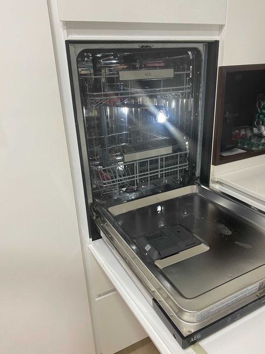 Maquina de Lavar Loiça de Encastre Total.