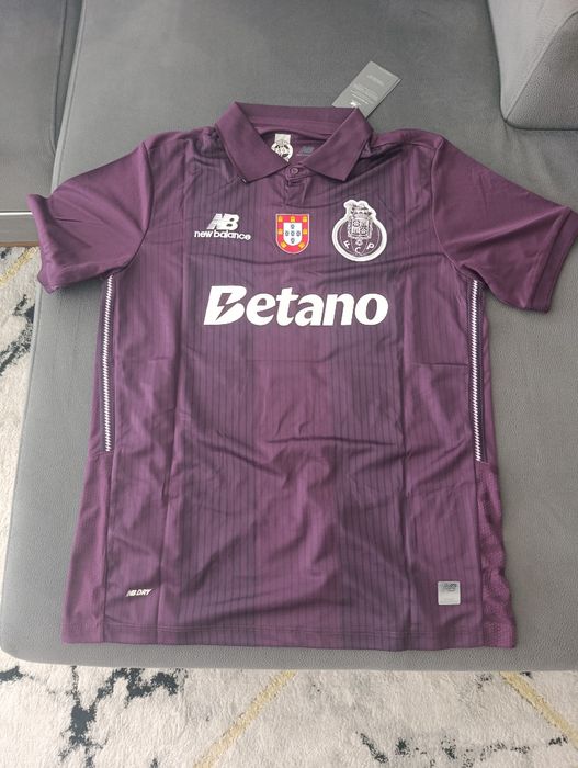 Camisolas de clubes e seleções