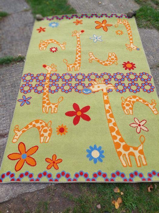 Dywan dziecięcy z żyrafą