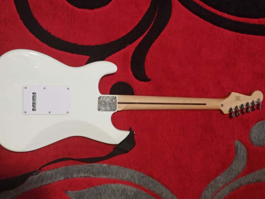 Електрогітара SQUIER by Fender Bullet Stratocaster TREM AWT
Стан нови