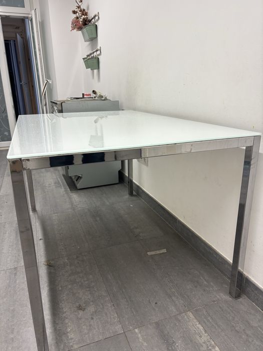 Mesa e conjunto 4 cadeiras