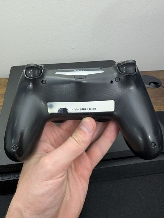 Konsola PlayStation 4 Slim z kontrolerem