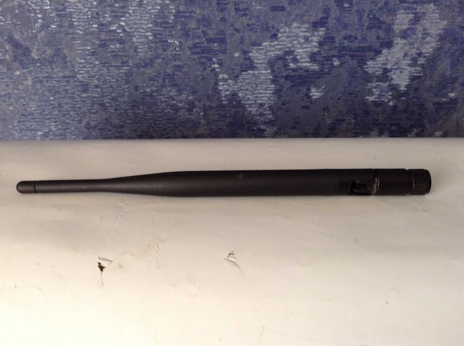 Антенна WiFi всенаправленная 2,4 ГГц и плюс WiFi роутер (под ремонт)