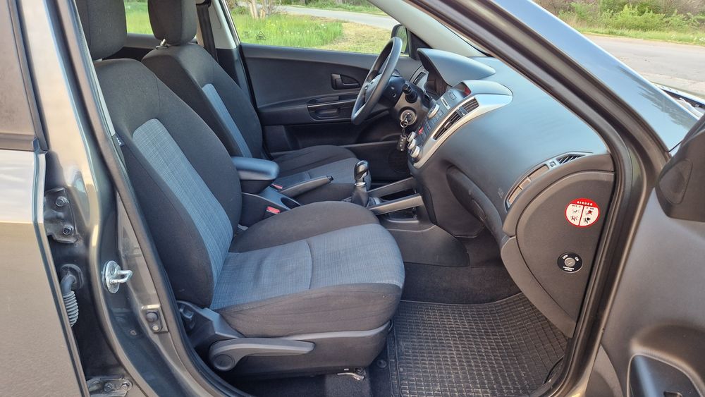 Автомобиль Kia Cee'd универсал 2009 рік