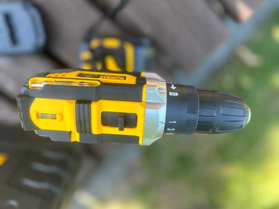 Шуруповерт акумуляторний ударний на акумуляторі набір dewalt девольт