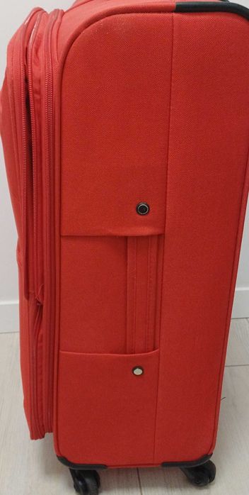 Średnia walizka Ochnik czerwona