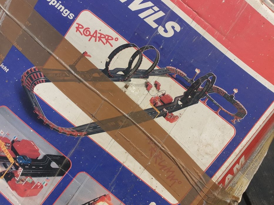 Ogromny tor jazdy elektryczny wyrzutnia