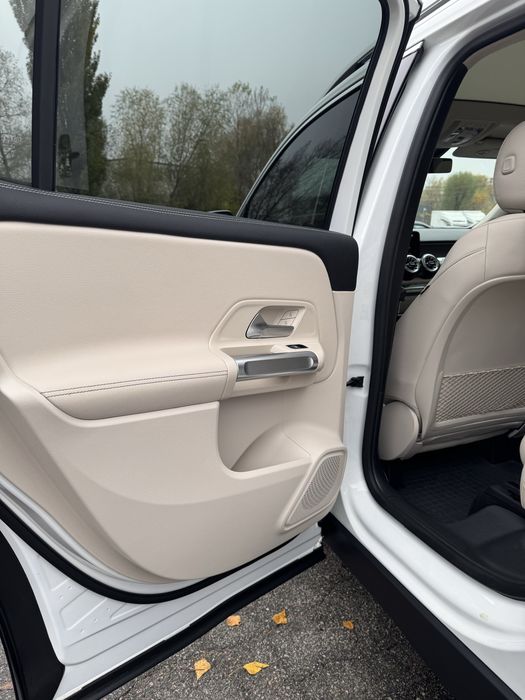 Продам  MERCEDES Benz GLB 250