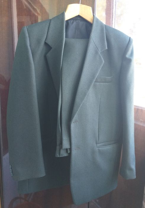 Мужской костюм размер 52