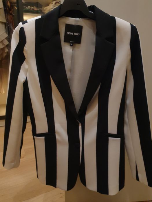 Blazer da marca Denny Rose, novo.