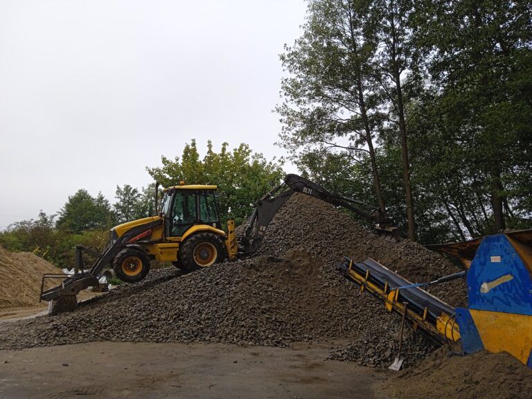 Przekrusz betonowy   gruz kruszony   ceglany  ziemia piasek