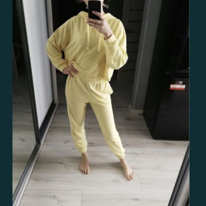 Костюм жіночий легкий.