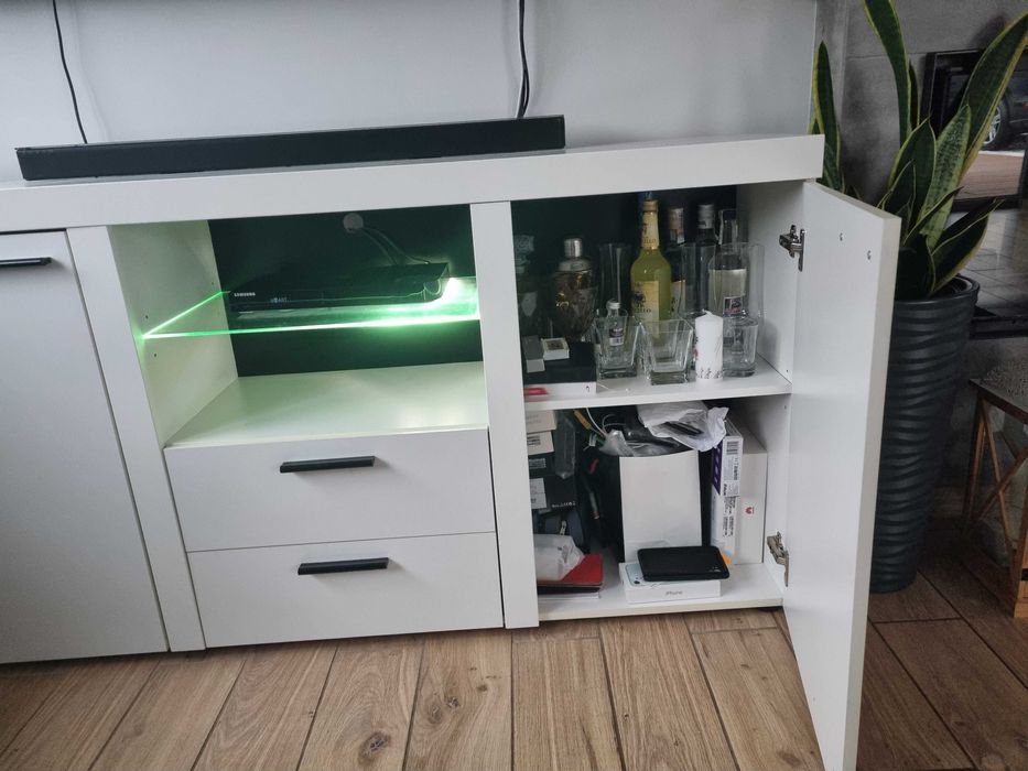 Pojemna Biała Komoda