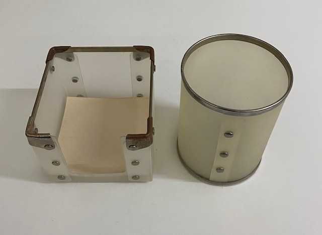 Porta canetas e post-it (cromado e plástico)