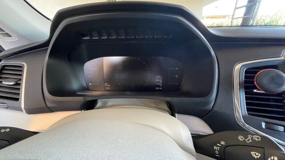 Автомобиль Volvo XC90