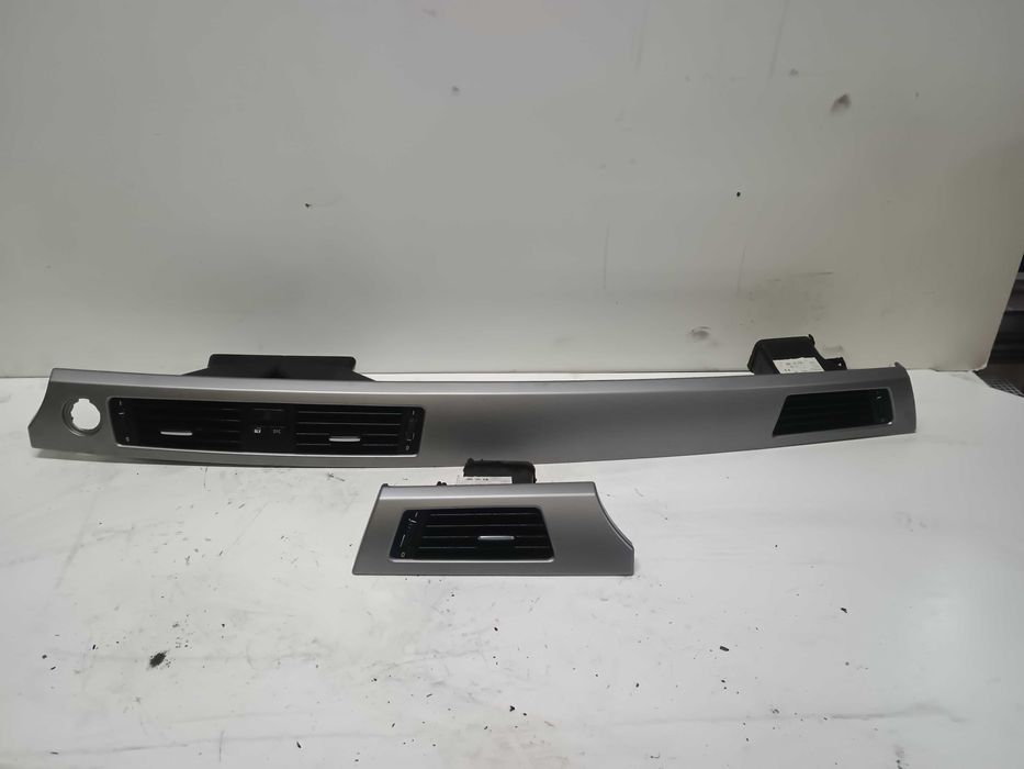 Dekory listwy z deski konsoli BMW e90 e91 srebrne 2007r.