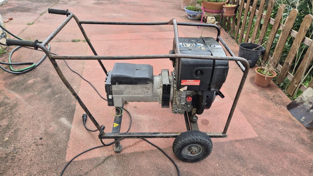 Gerador diesel perfeitamente funcional