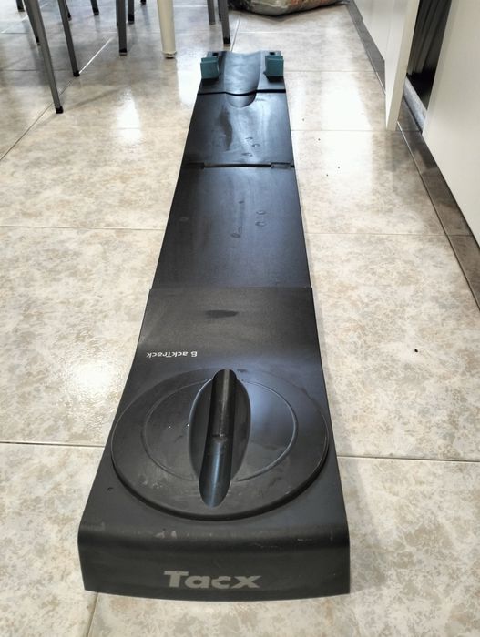 Rolo de treino bicicleta Tacx vortex, com respetivo tapete
