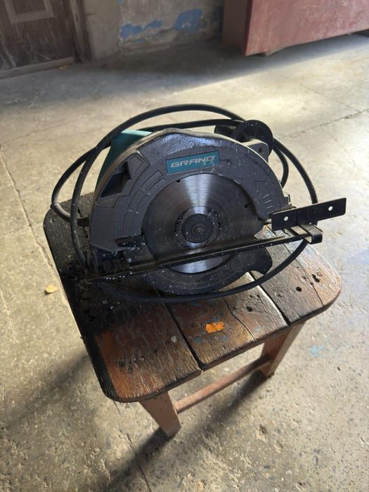 Электропила торцовочная