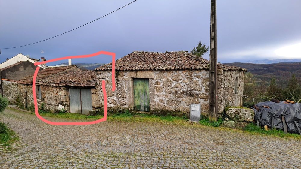 Oportunidade!  Ruina 10min  A25, potencial para futura residência