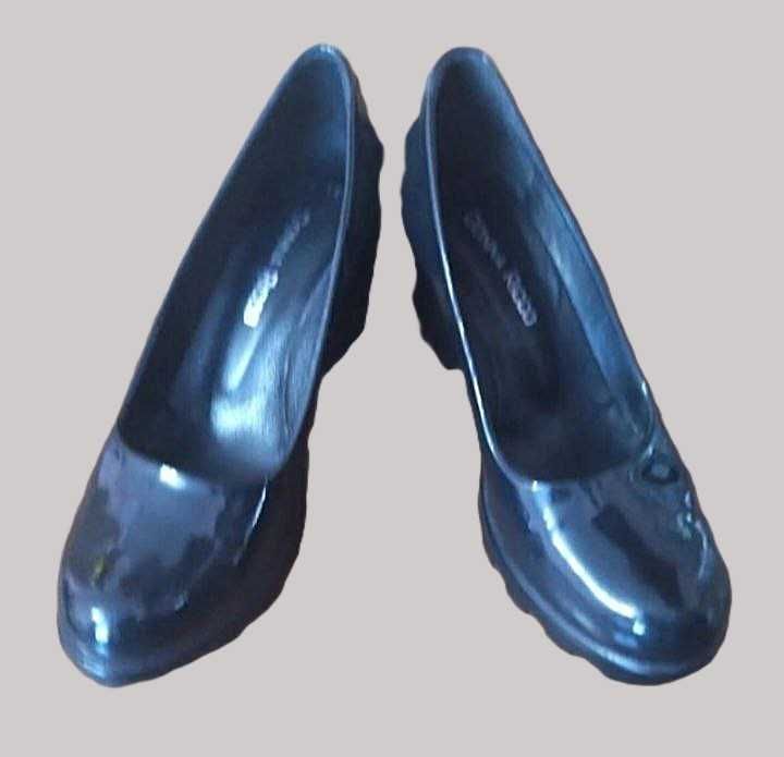 Елегантні лаковані туфлі Donna Ricco (р. 39) ідеально підійдуть на 38р