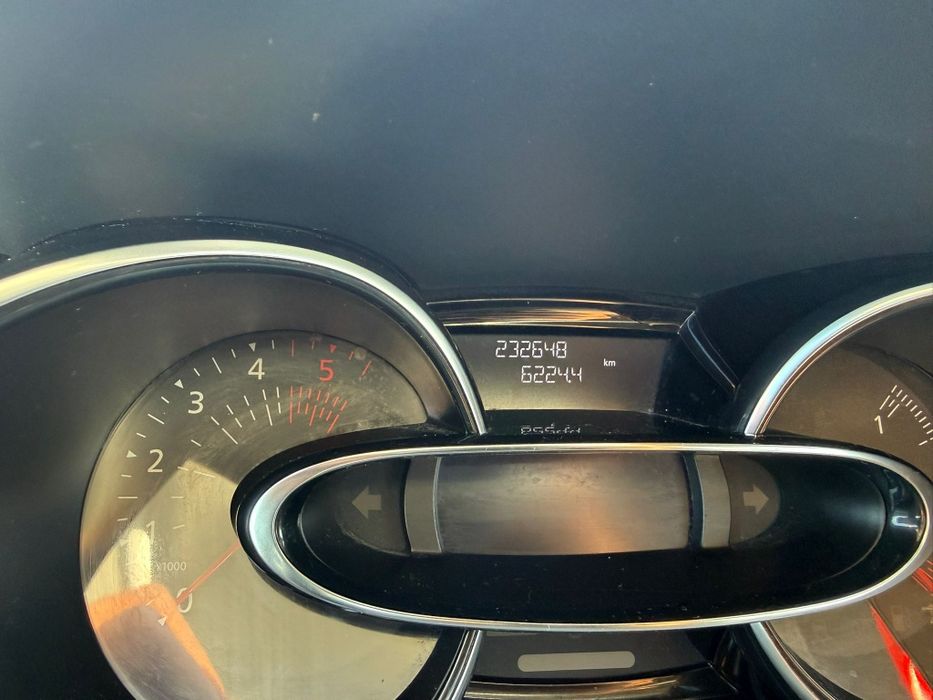 Vendo Renault Clio 2018
Gasóleo 
Revisão feita
Pneus Novos
Kilometros 232.000
Valor: 7.000€