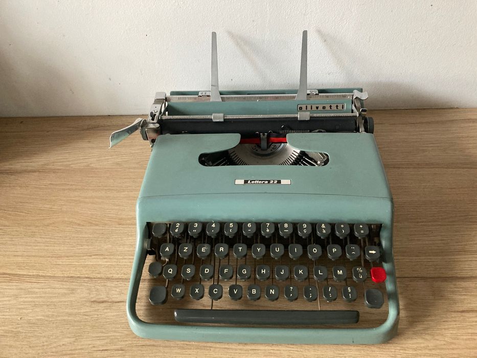 Máquina de escrever  **  Olivetti 22
