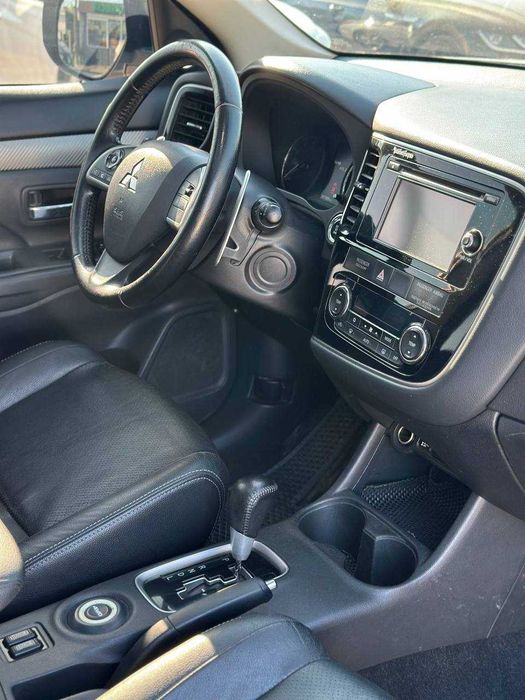 Mitsubishi Outlander 2012 2.4 газ/бензин, обмін [Перший внесок від 20%]