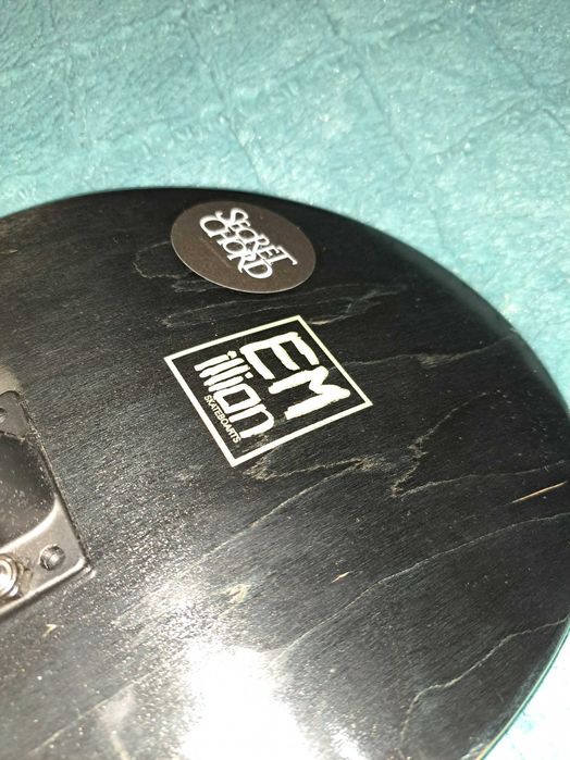 Skate Emillion completo 8' NOVO