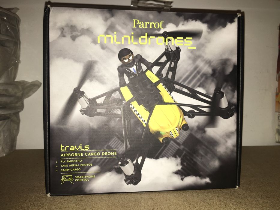 Parrot com Travis - Drone - Novo