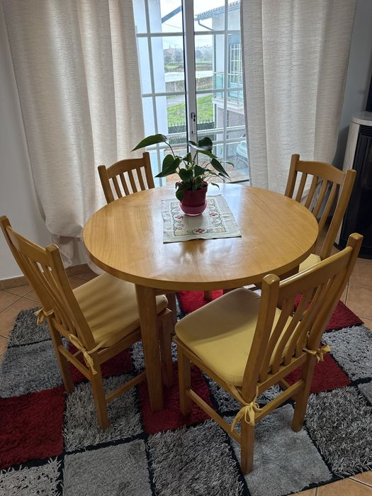 Mesa de jantar em faia com 4 cadeiras