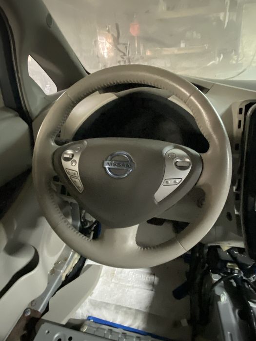 Руль Nissan Leaf