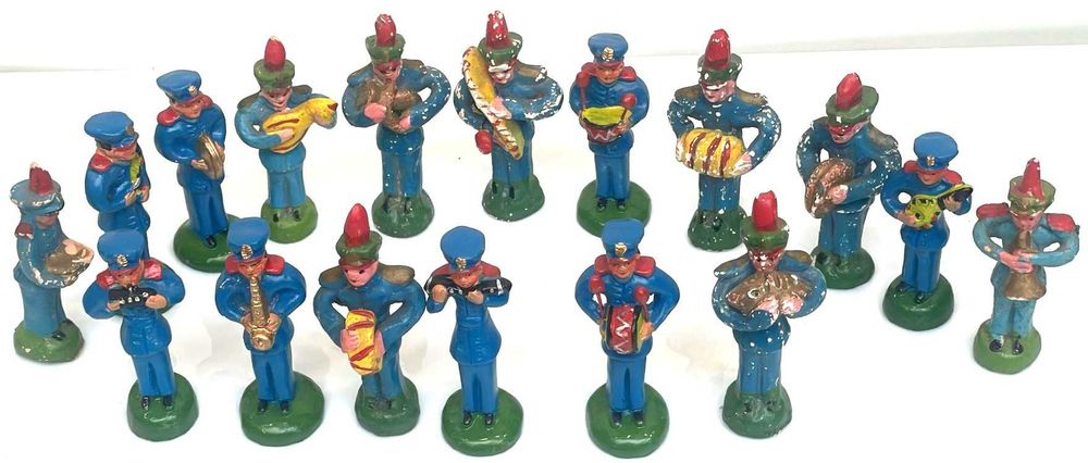 Figuras de banda de música em barro pintado de Barcelos