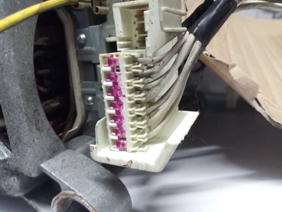 silnik napędowy UAH522300 do pralki Electrolux EWW12470W