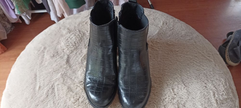 Botas praticamente novas