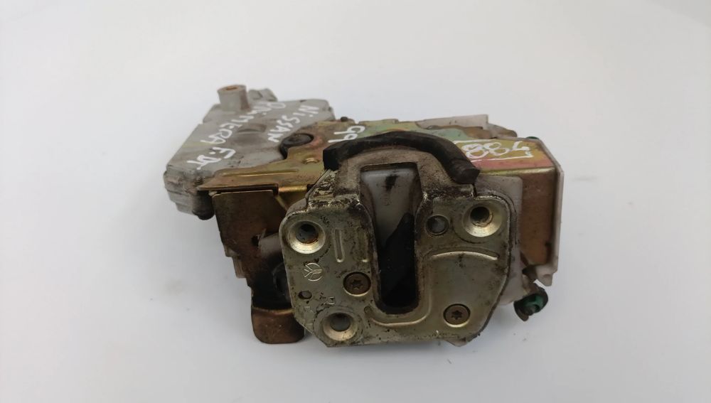 Fechadura / fecho porta frente direito NISSAN Primera Hatchback (P11)