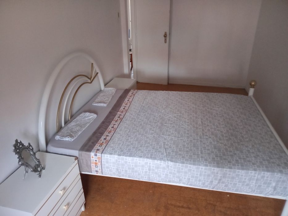 Quarto mobilado para alugar