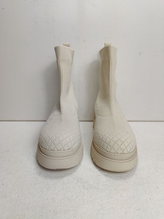 Modne kremowe skarpetkowe wsuwane botki na grubej podeszwie rozm 40 41