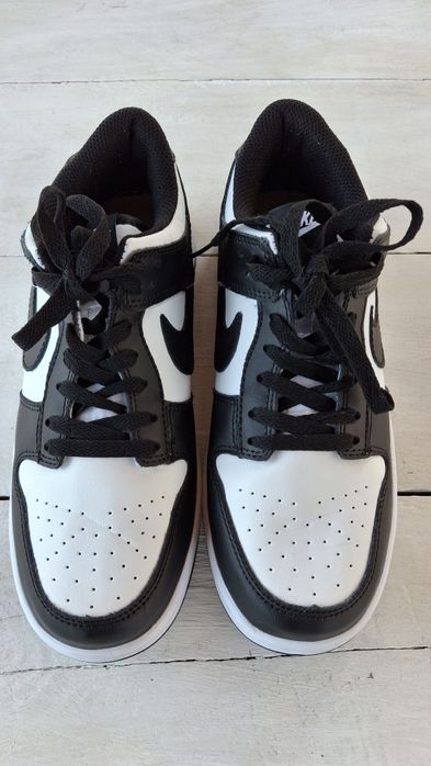 Кросівки NIKE (Найк) р.41 нат.шкіра стан нових